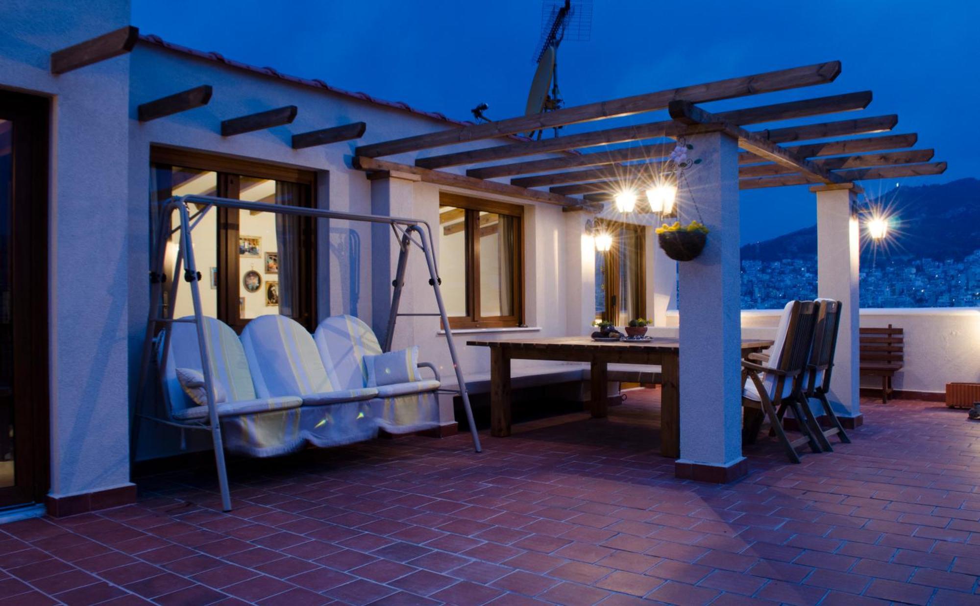Old-town Roof-garden Apartment